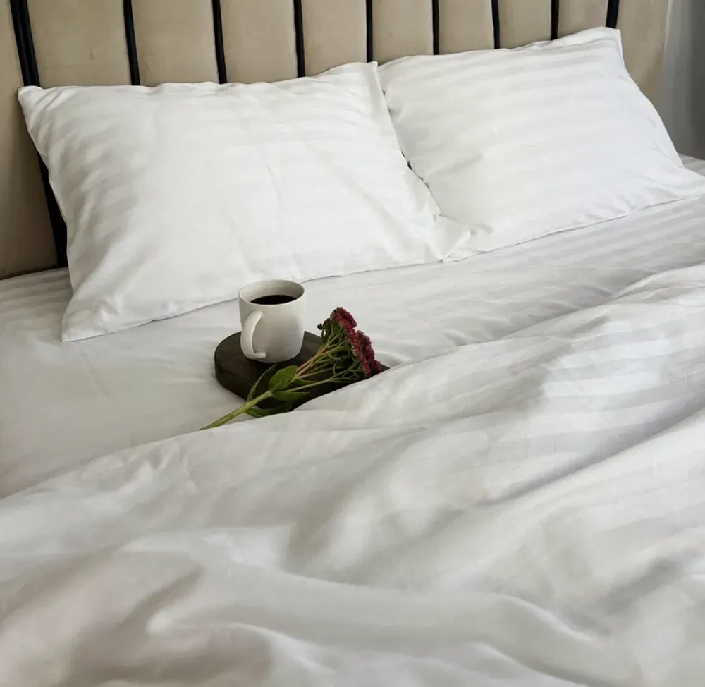 Простыня на резинке 200*90*25 WHITE LINE, сатин