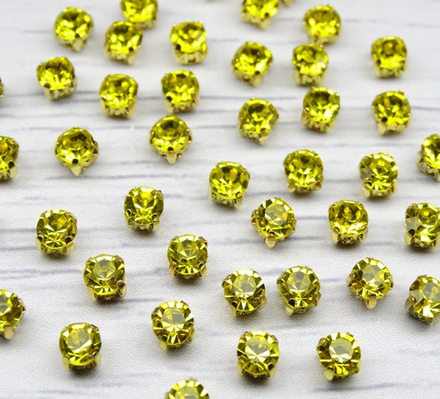 ЗЦ017НН44 Хрустальные стразы в цапах (шатоны), цвет: цитрин (золото), размер: 4х4 мм, 48-50 шт.