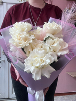 Букет с французскими розами и сухоцветами