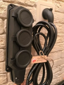 длинитель IP 44 влагозащищенный .с Угловой вилкой каучук 3 розетки 3 метра с заземлением 3на1,5 ПВС Гост