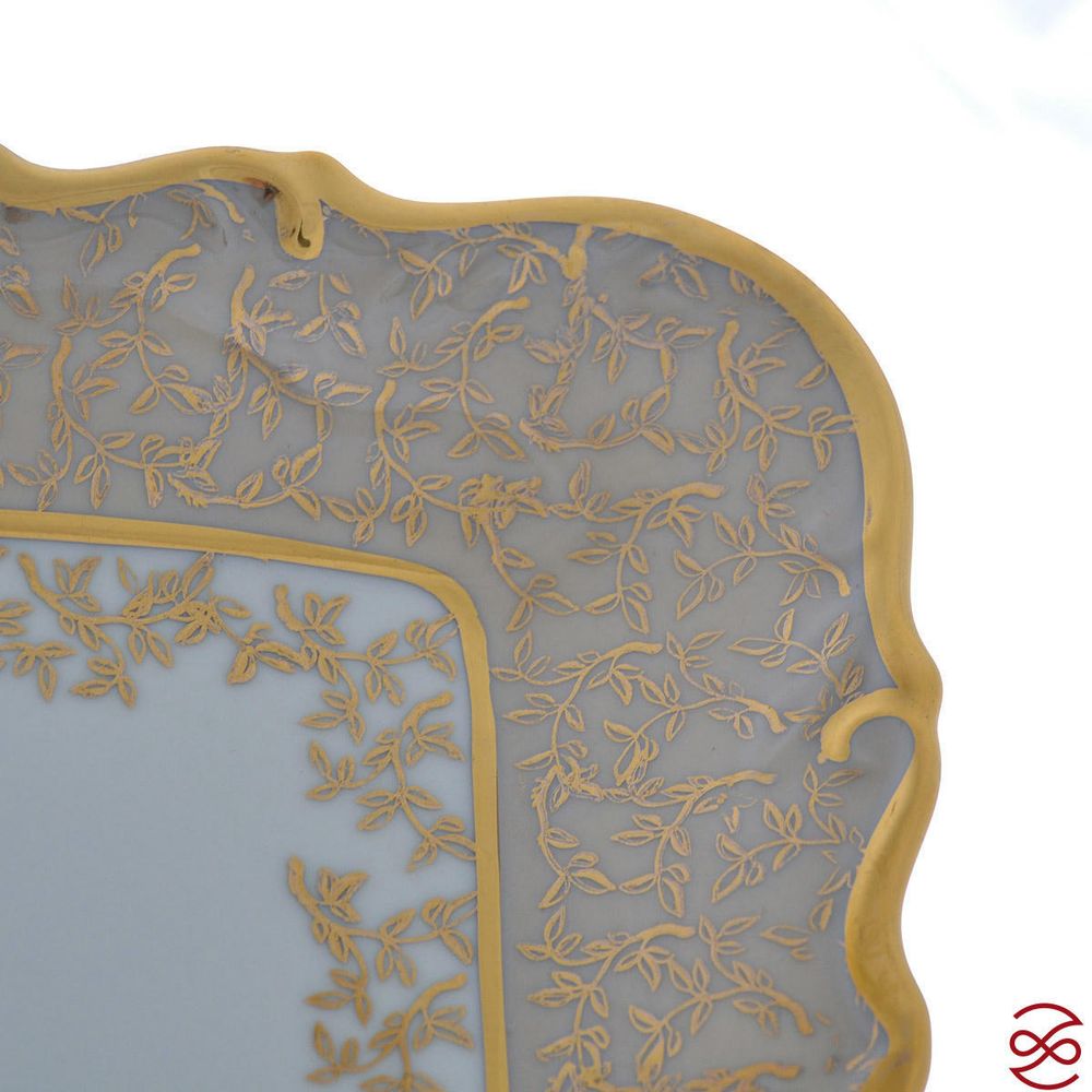 Блюдо квадратное на ножке Queen's Crown Лист бежевый 32*32см