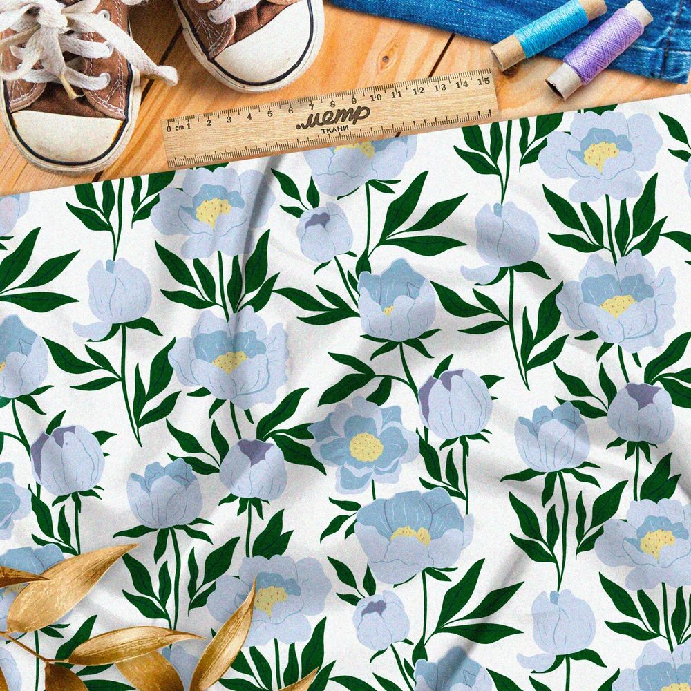 Ткань оксфорд 600 бледные голубые цветы с тёмно-зелёными листьями