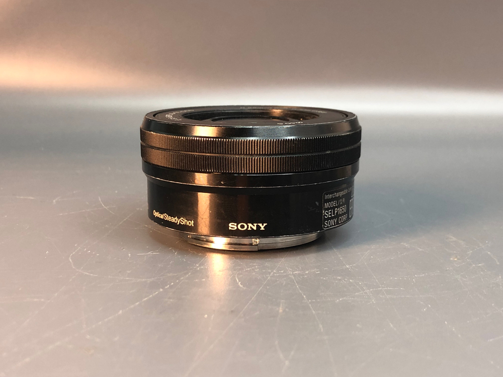 Sony 16-50mm 3.5-5.6 микроцарапка на передней линзе