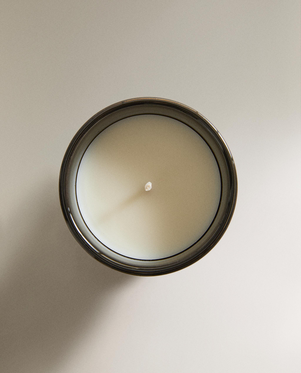 Zara Home Свеча ароматическая Basilicum 170 г, растительный воск, аромат свежий цитрусовый, Горчичный