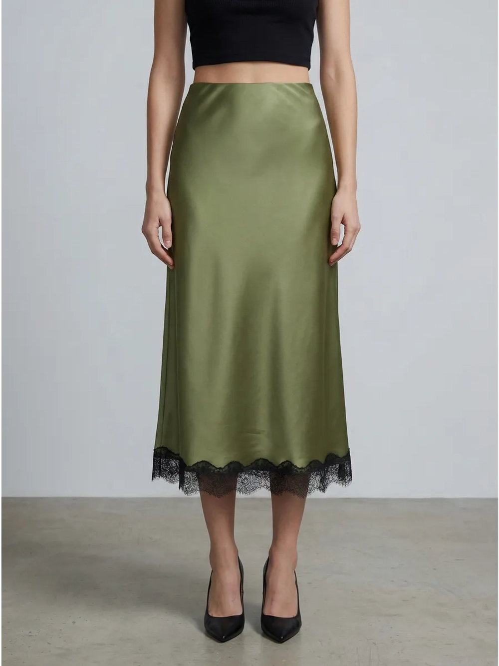 Юбка атласная с кружевом