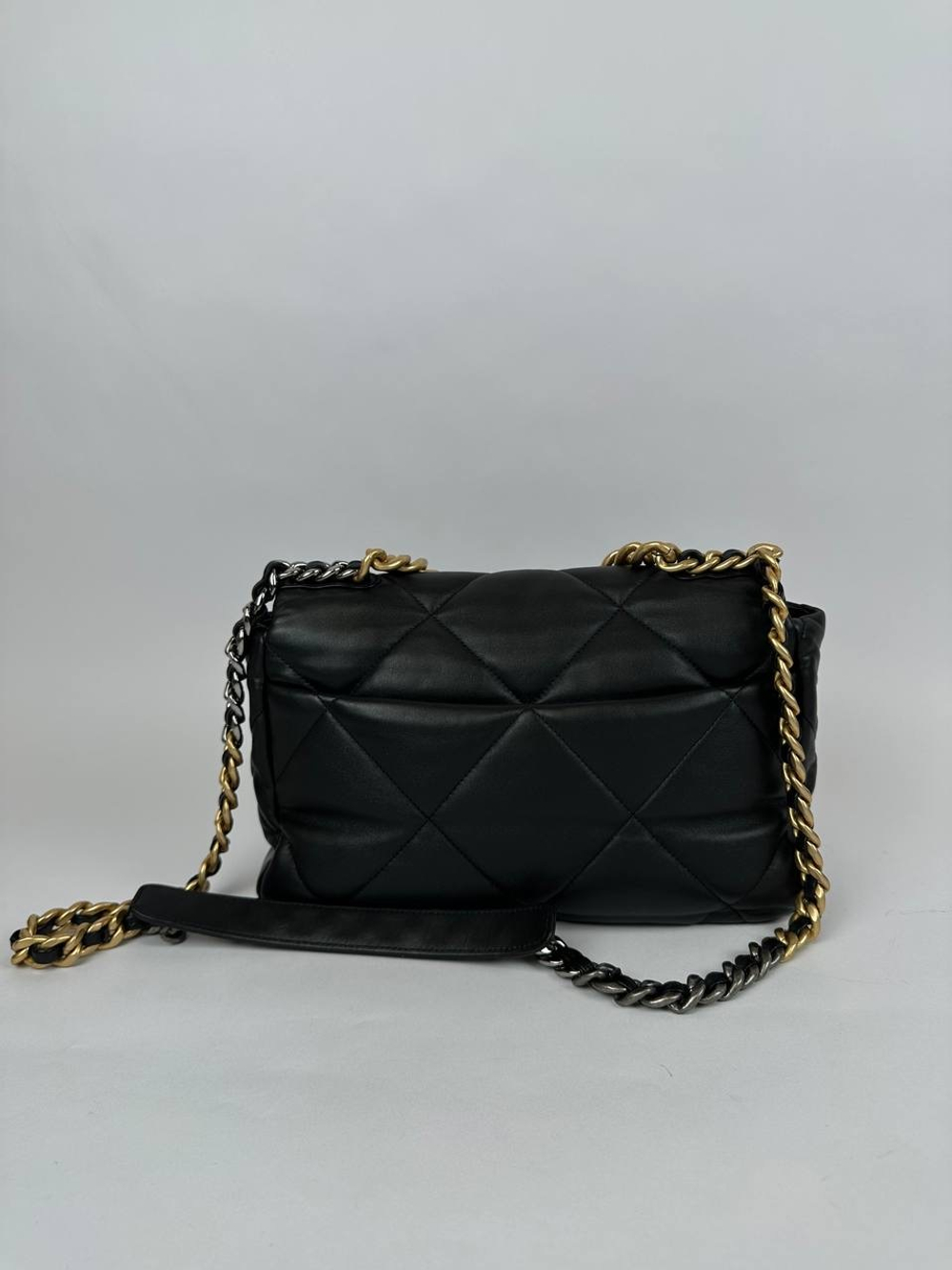 Сумка Chanel 19