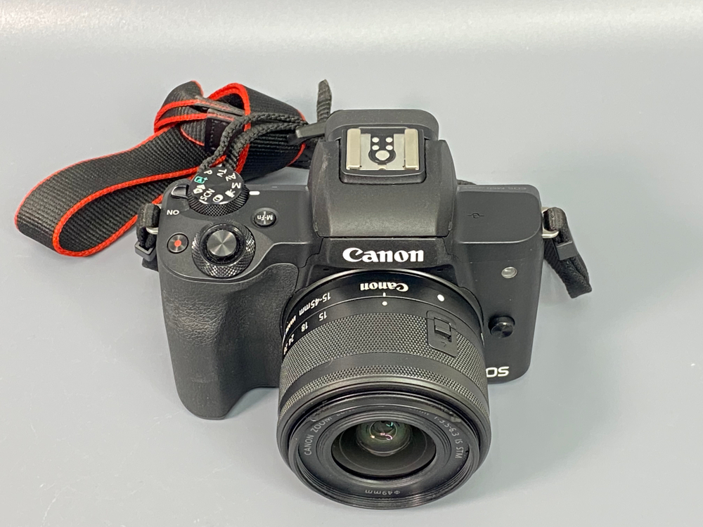 Canon M50 Mark II kit 15-45mm 2000 кадров