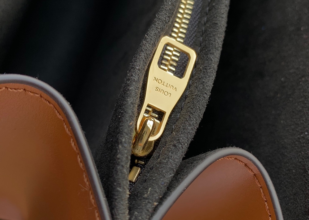 Louis Vuitton Dauphine MM