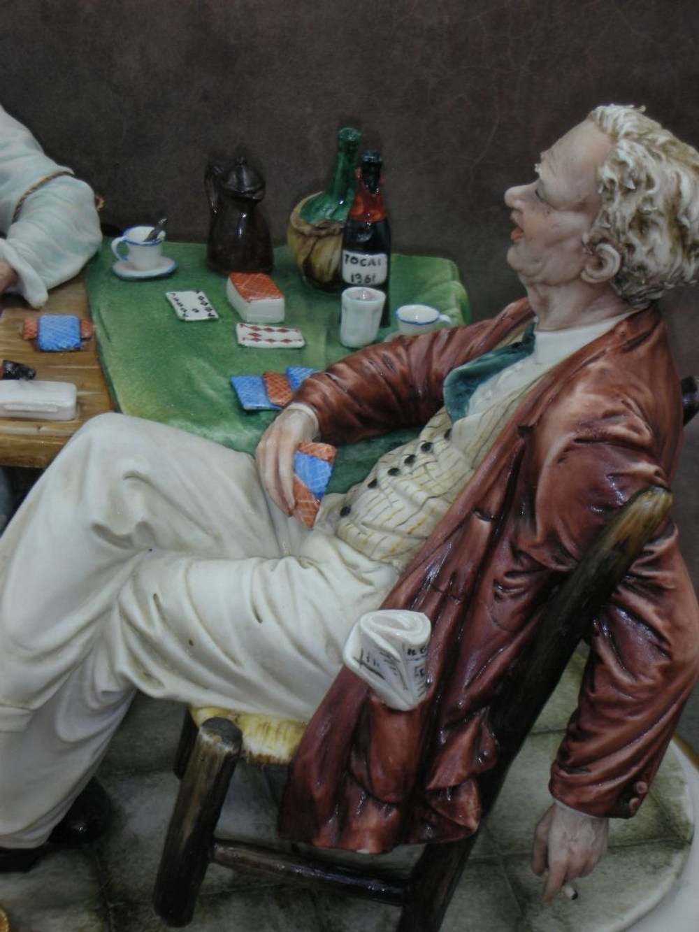 Статуэтка. Фарфор. Задушевный разговор за карточной игрой. Capodimonte. Италия