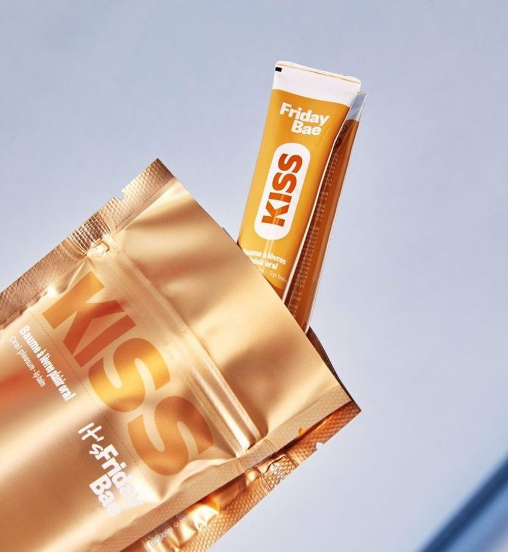 Возбуждающий бальзам для губ Friday Bae Kiss, тепло/холод, 15 мл