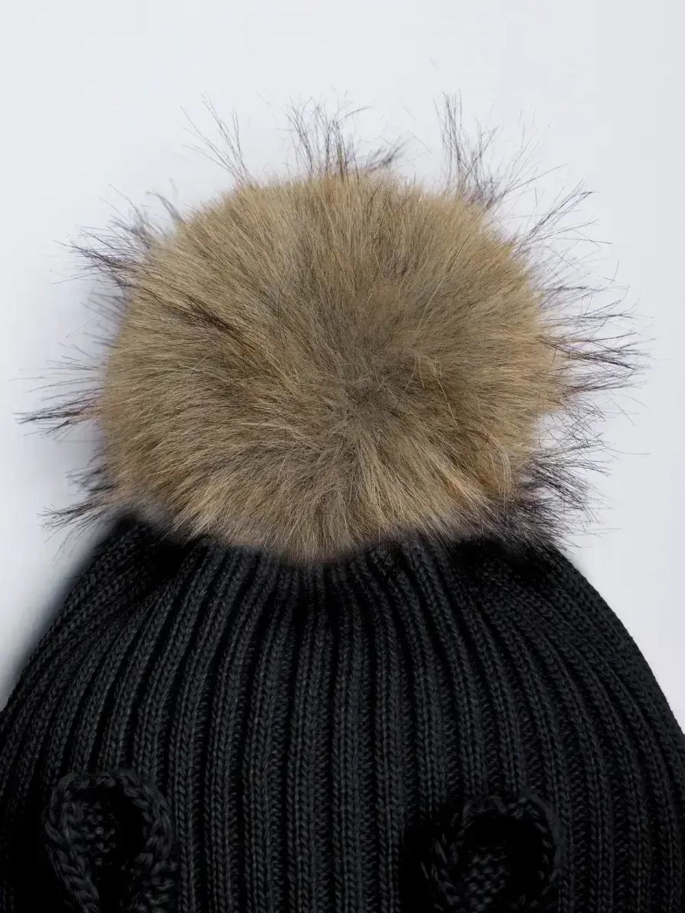 Шапка зимняя с помпоном и ушками для девочки