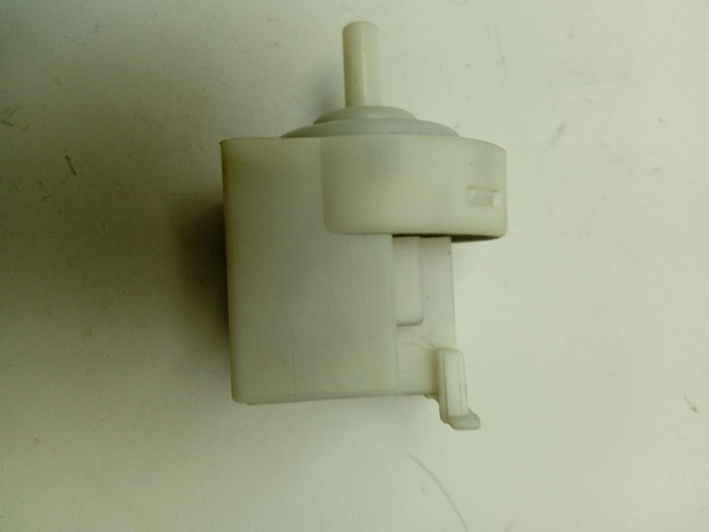 WLG20240OE кт2 Датчик уровня для стиральных машин Bosch D882 619600 б/у