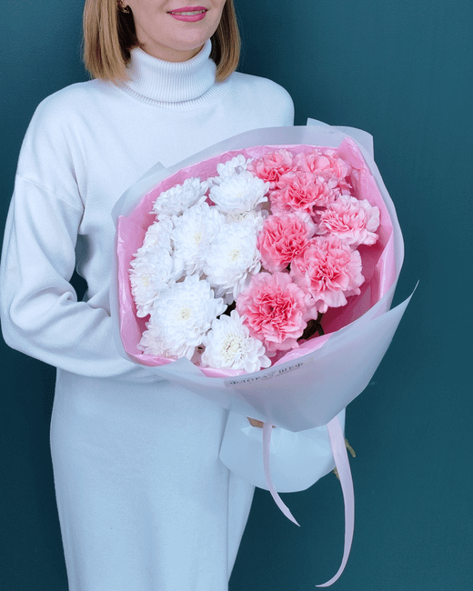 Букет из белой хризантемы и диантусов(00182)