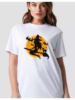 Футболка базовая с картинкой ведьма на метле. Хэллоуин