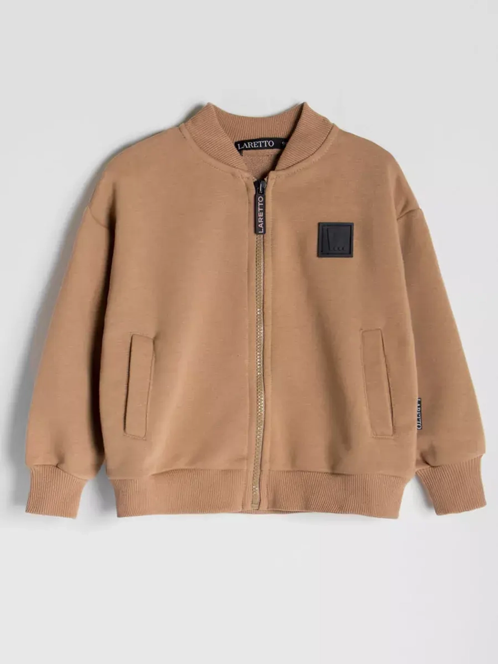 Бежевый спортивный костюм для мальчика в школу