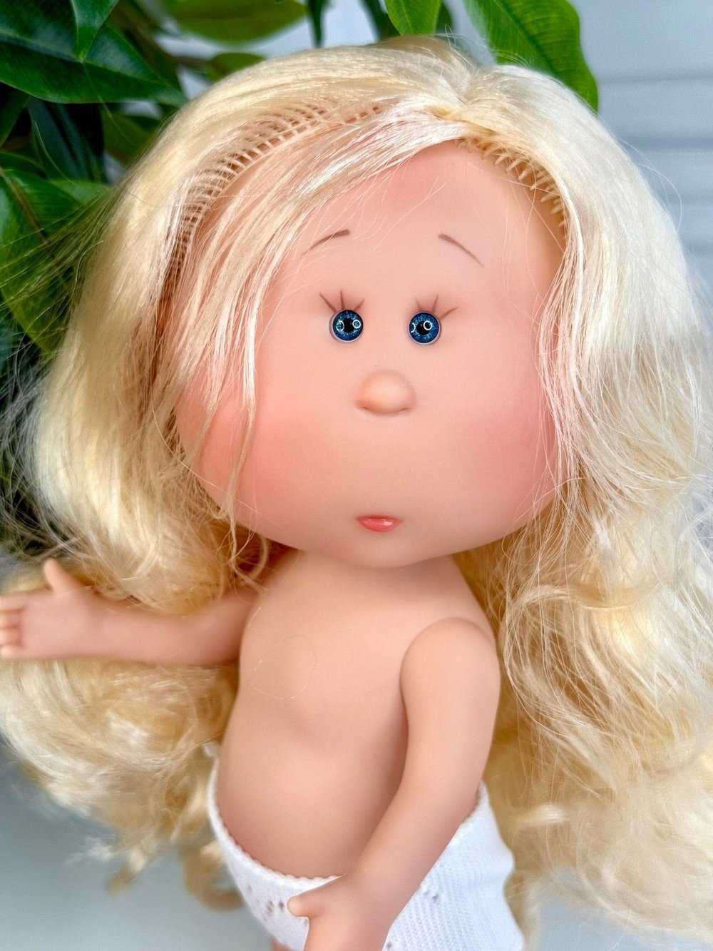 Кукла Nines виниловая 30см MIA без одежды (3000W2A2)