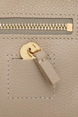 Loewe Сумка Amazona 23 из мягкой зернистой телячьей кожи, цвет глины