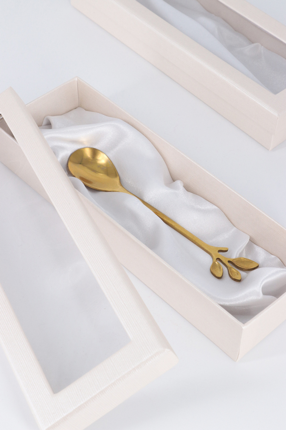 Картонный футляр «Крем-брюле» под столовые приборы