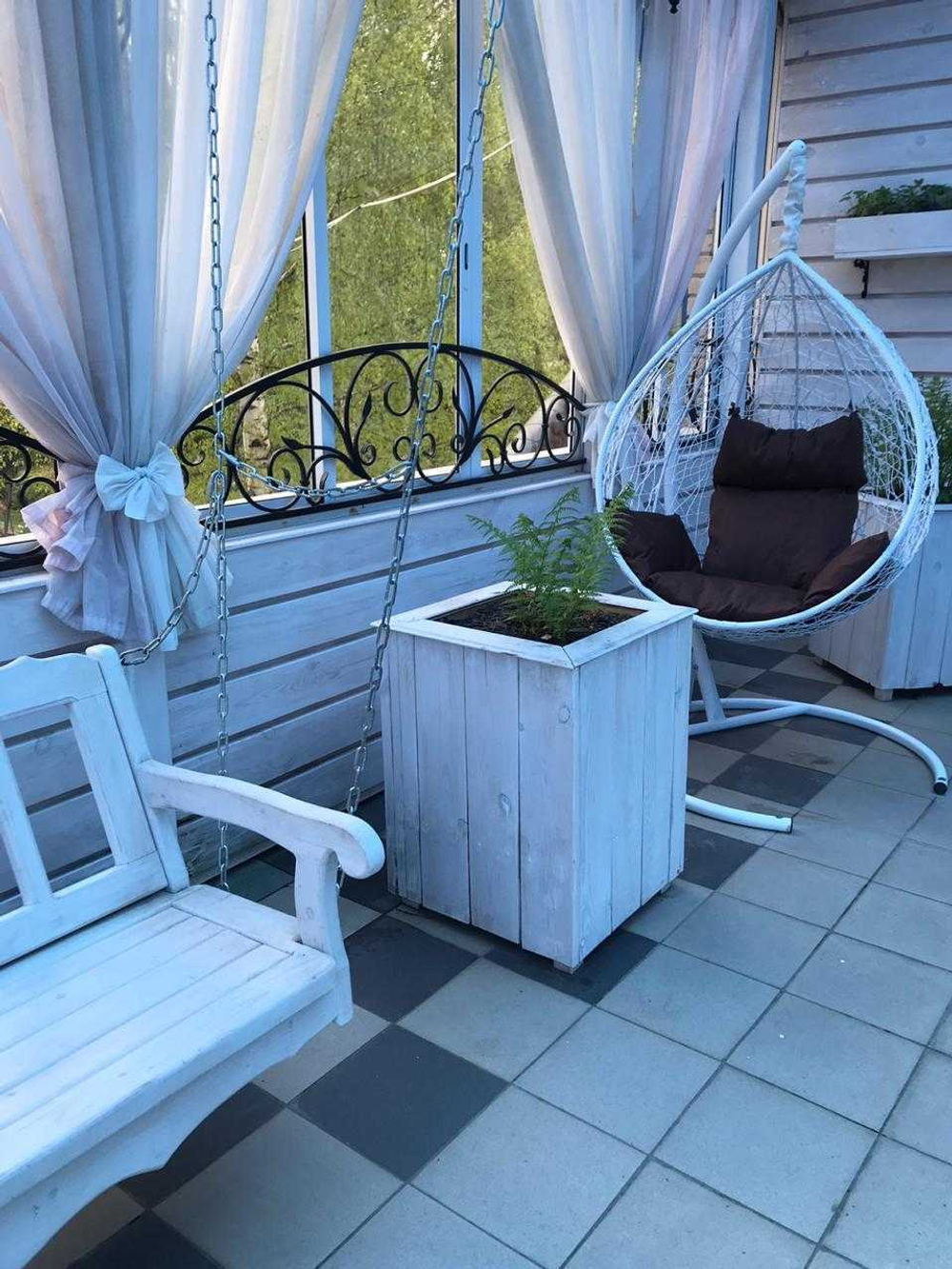 Подвесное кресло-кокон SEVILLA белое, оранжевая подушка (Laura Outdoor)