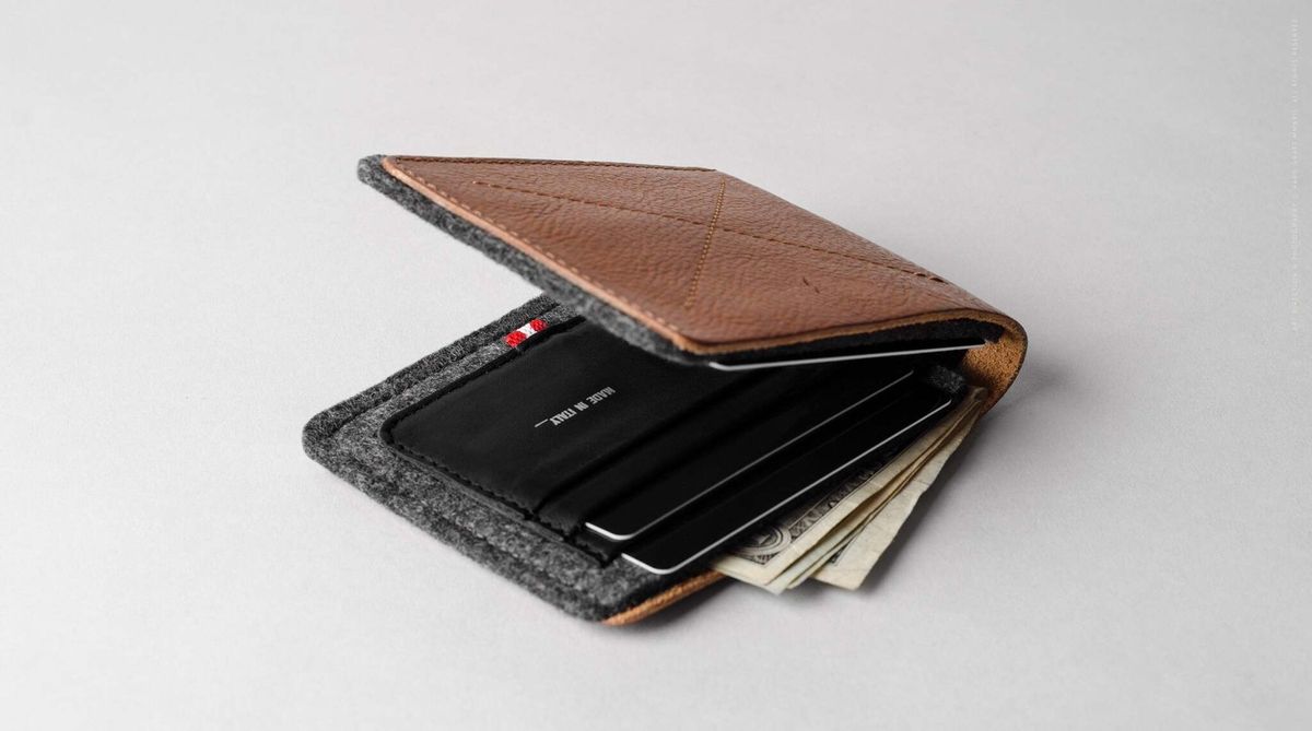 Hard Graft Bi Fold Wallet Classic — кошелёк из кожи