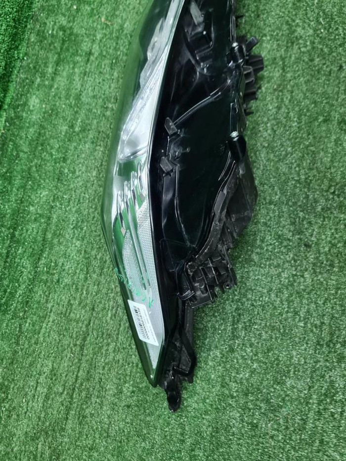 Фара правая Toyota Camry xv70 (2020-н.в.) LED