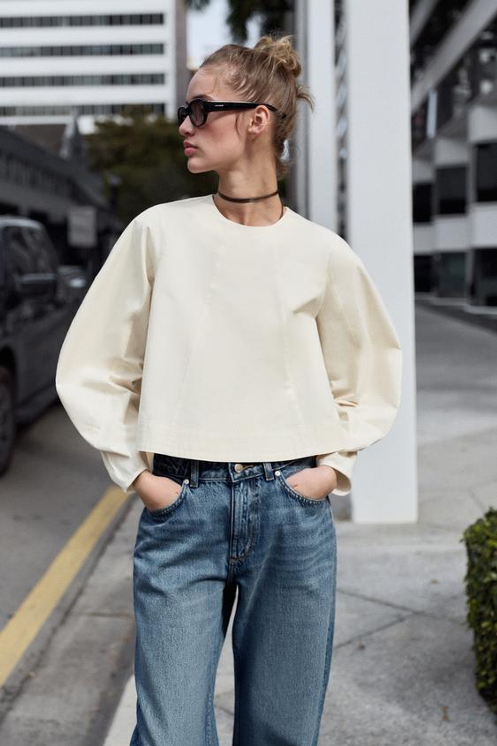 ZARA УКОРОЧЕННЫЙ ТОП С ОБЪЕМНЫМИ РУКАВАМИ, ЭКРЮ