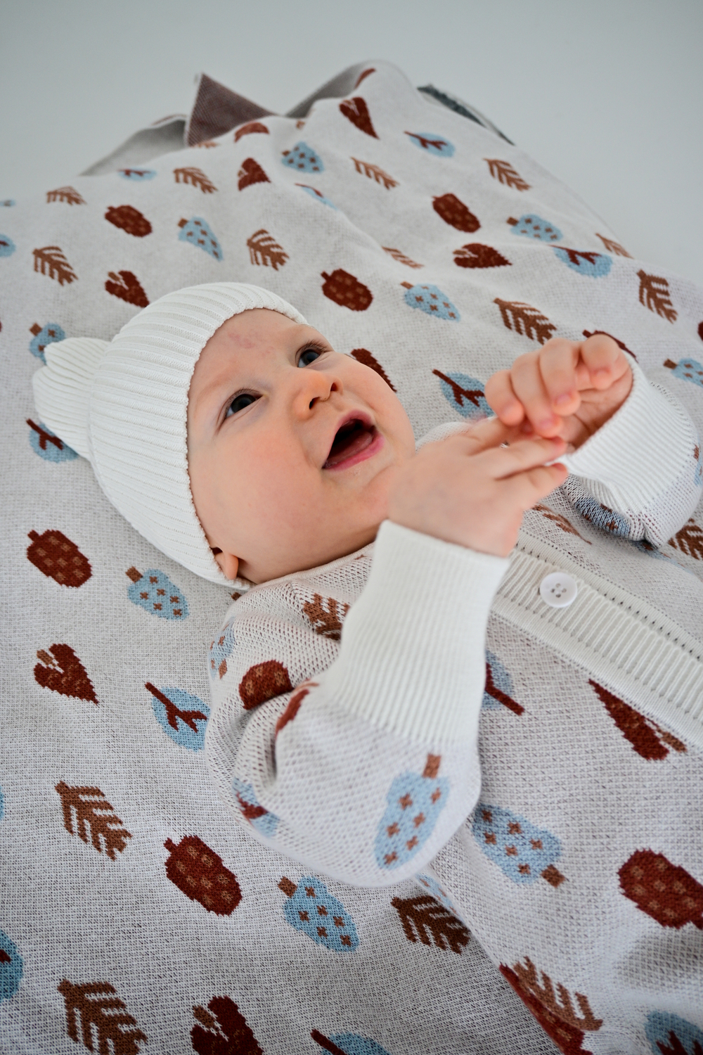 Комбинезон вязаный деревья