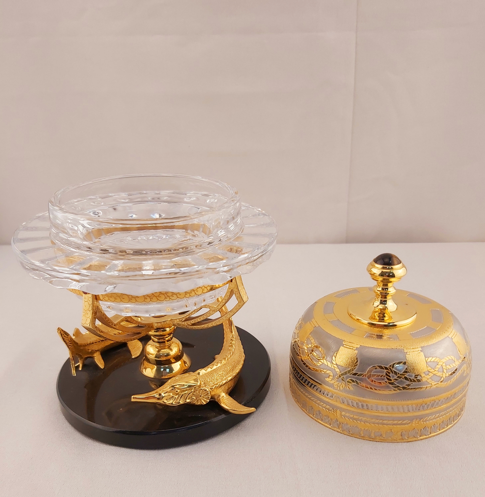 Икорница с осетрами "Златоуст" на долерите