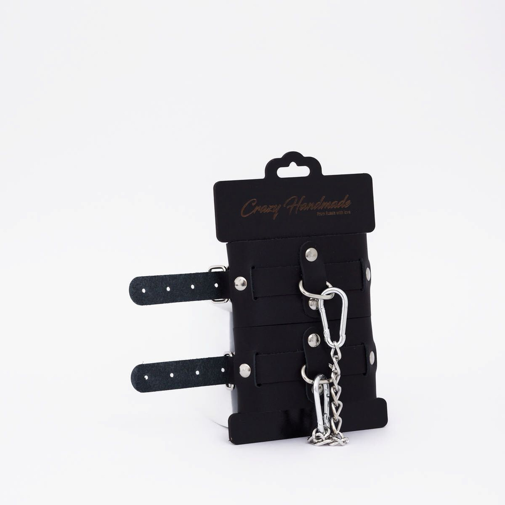 Черные кожаные оковы с хромированной фурнитурой