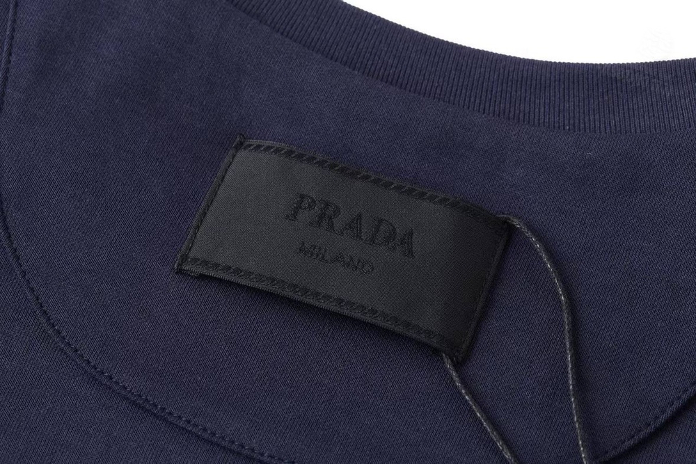 Футболка Prada