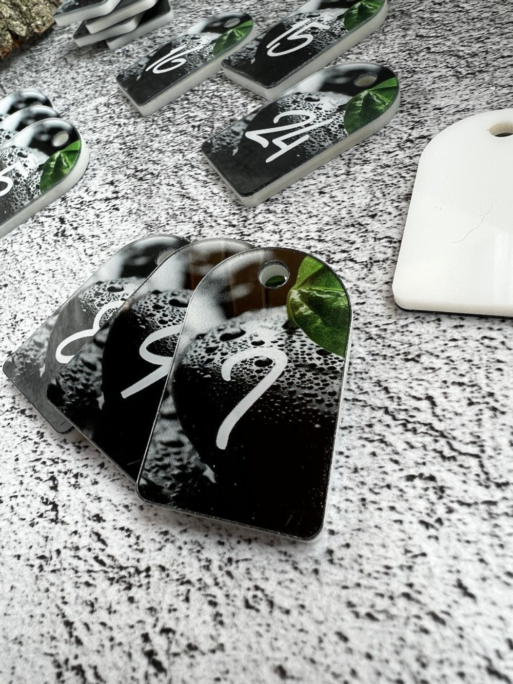 Номерки для гардероба акрил 3х5 см