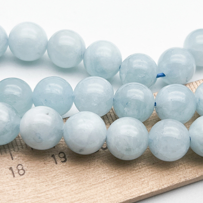 Аквамарин бусины, диаметр около 10-10,2 мм, цена за 9 шт (1/4 нити)