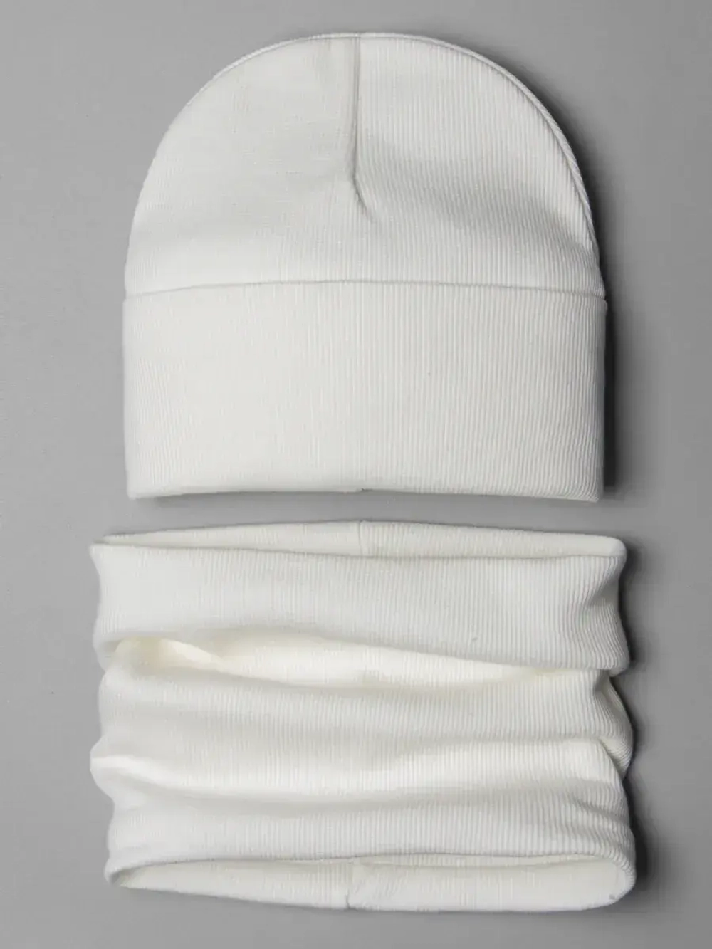 Шапка детская со снудом на осень