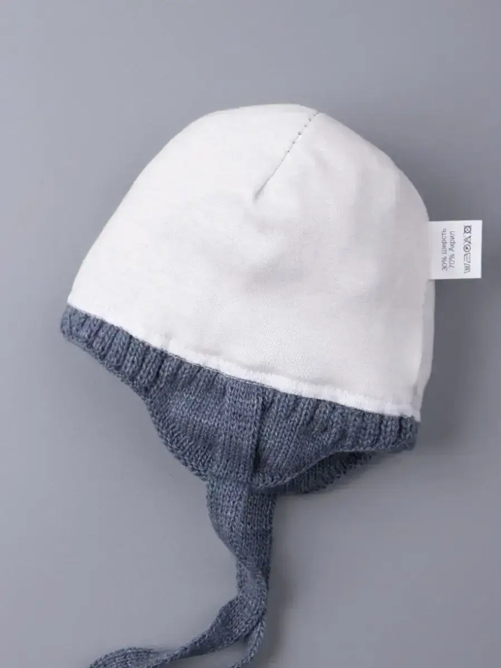 Шапка вязаная демисезонная на завязках для детей