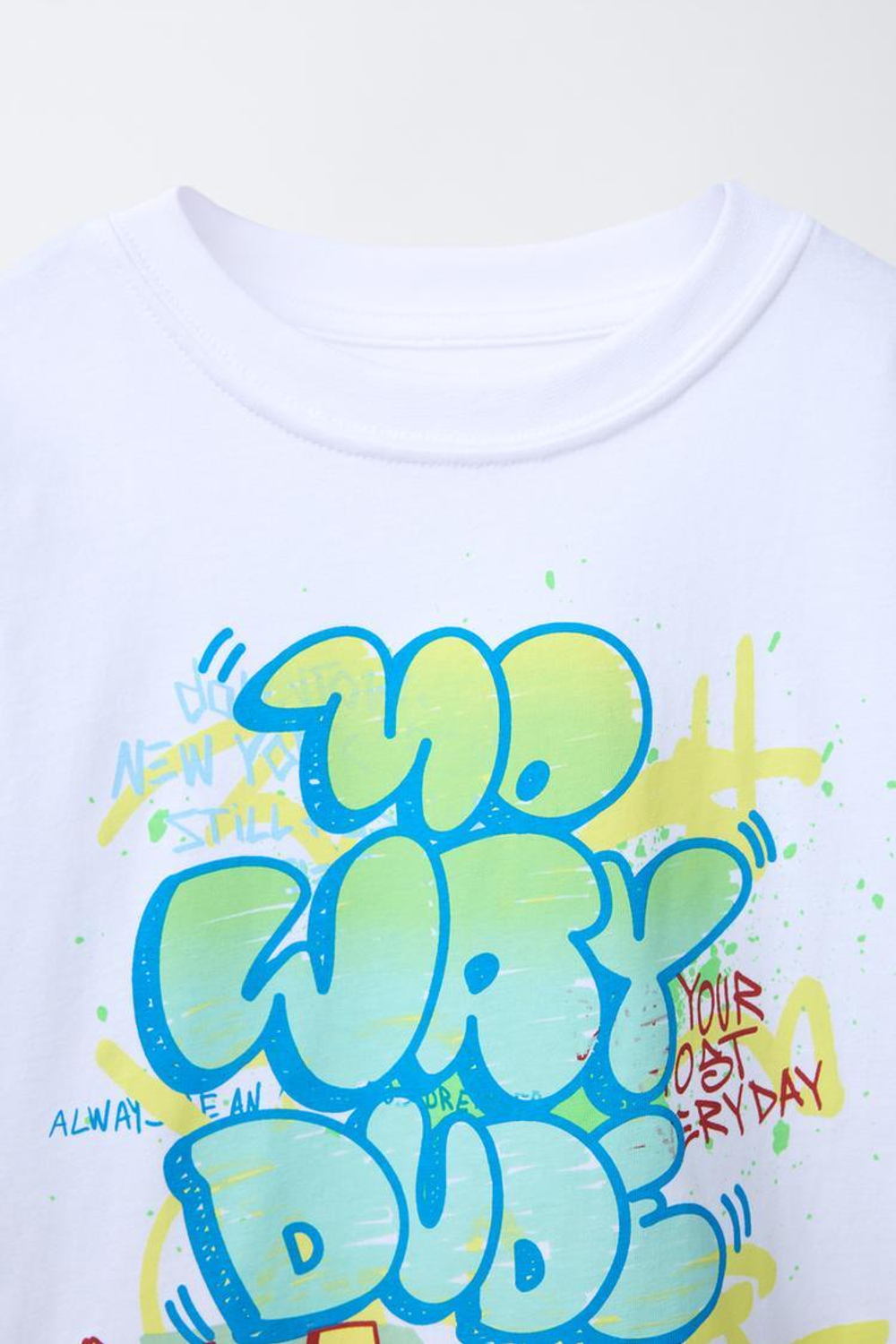 ZARA ФУТБОЛКА С ПРИНТОМ ГРАФФИТИ, БЕЛЫЙ