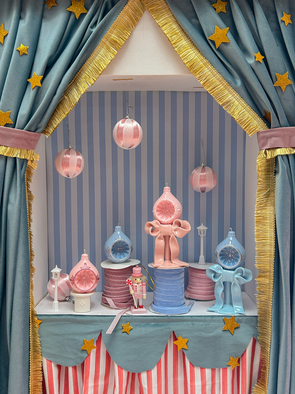 Новогодняя свеча шар "Коробочка из детства"