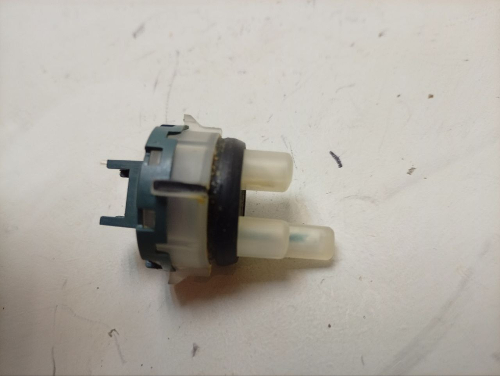 ESL98330 ктп2 Датчик температуры для посудомоечных машин AEG Electrolux Zanussi 140000401012 б/у