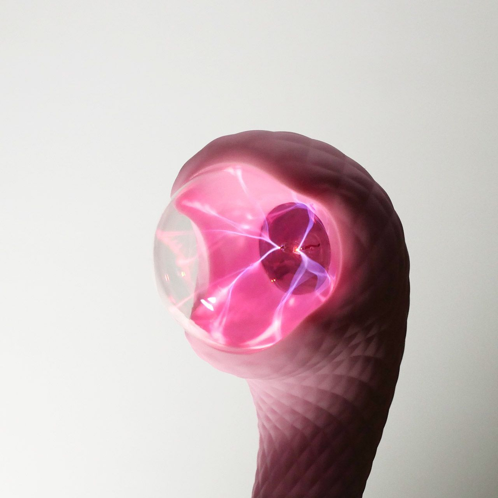 Розовый вибромассажёр с деликатными токами