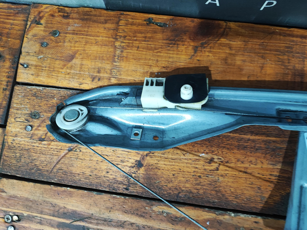 Стеклоподъемник задний правый мех. Renault Clio 3 05-14 Б/У Оригинал 8200291155