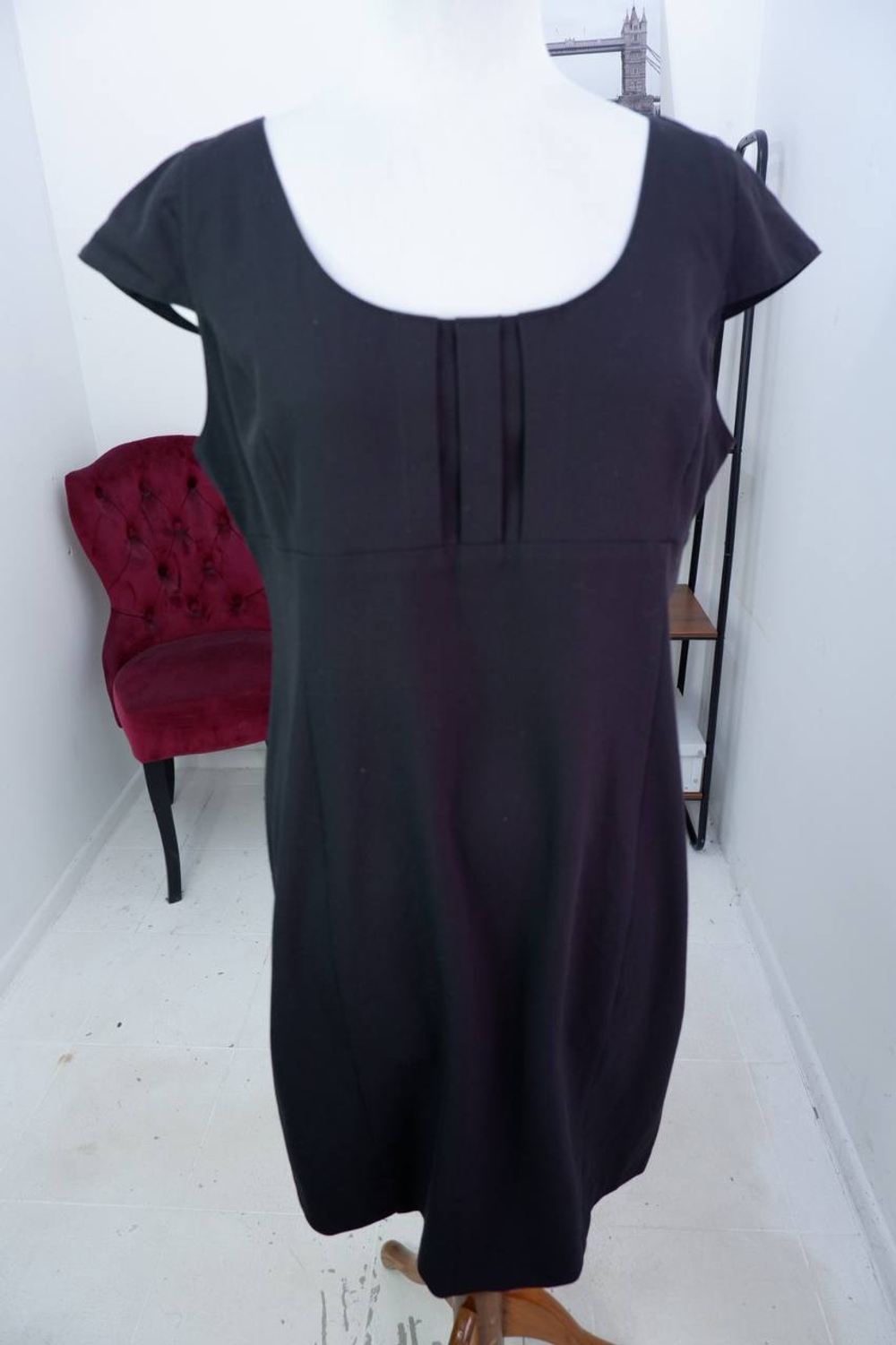 Платье Oggi обтягивающего кроя, визуально на 46/48 размер