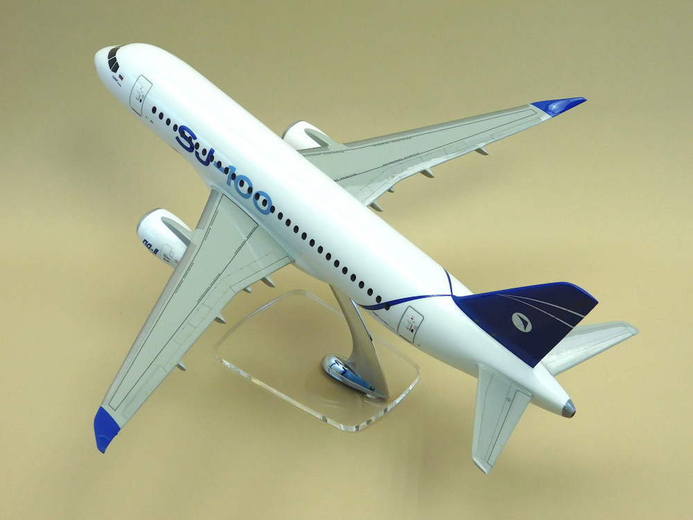 Модель самолета SJ-NEW (М1:72, ОАК, с винглетами)