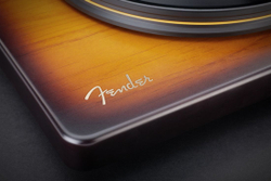 Виниловый проигрыватель MOFI ELECTRONICS Fender PrecisionDeck с картриджем MasterTracker Black