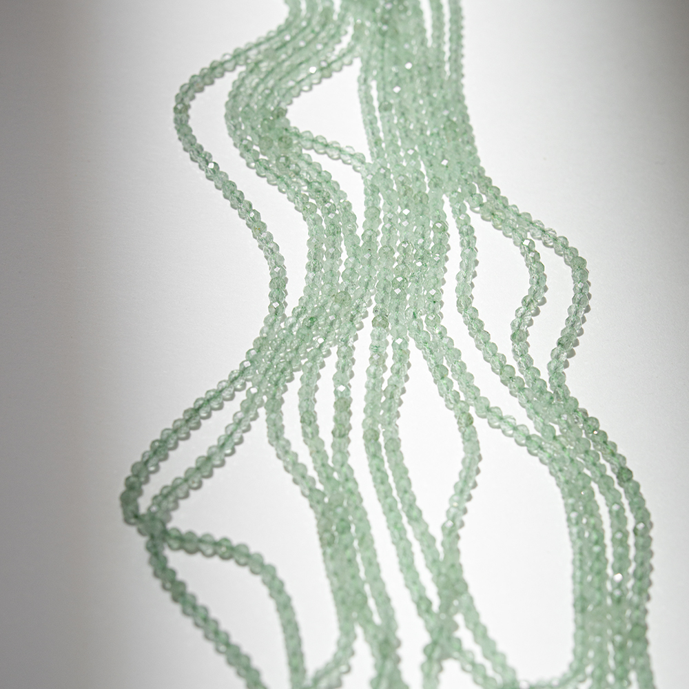 Пренит натуральный, шар, 3,3мм, микроогранка