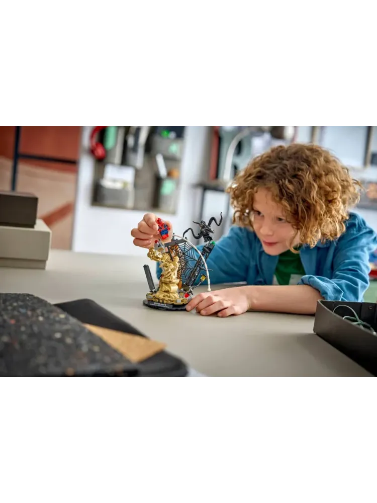 Конструктор Marvel 76334 Человек-паук и Песочный человек