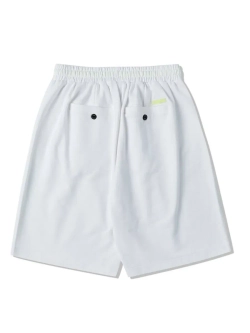 Шорты с высокий посадкой и неоновыми шнурками