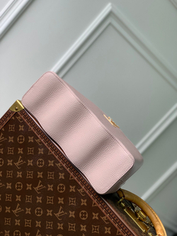 Louis Vuitton Capucines MM