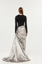 Платье макси из шёлка и бифлекса с боковым шлейфом