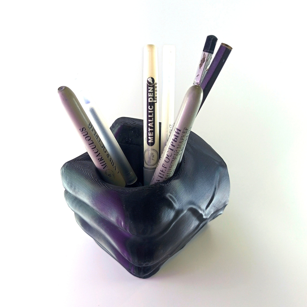 Подставка для карандашей "Кулак", черная, 3D печать, высота 9,5 см.