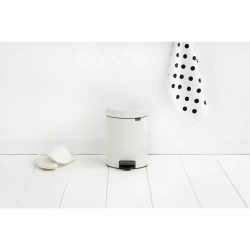 Brabantia - Контейнер для мусора NewIcon 5л белый / артикул   112065  / GTIN 8710755112065