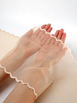 Эластичное кружево бежевое по Лауме крупная ячейка ширина 21 см